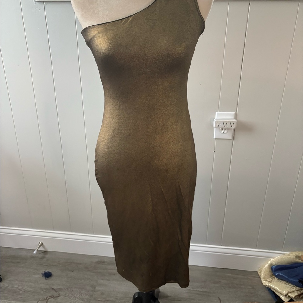 Elegant Gold One-Shoulder Dress